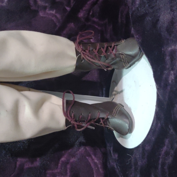 Collectable Porcelain Doll - Picture 3 of 4